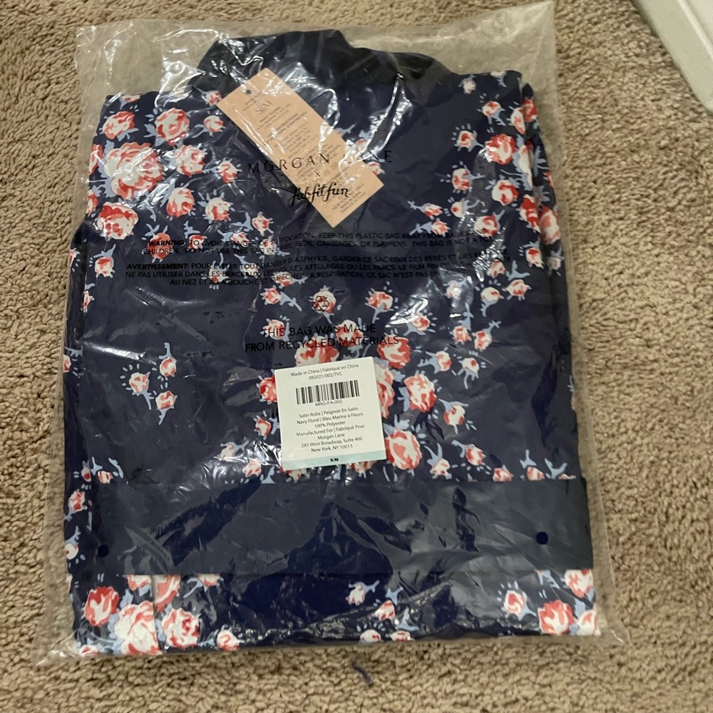 Morgan Lane Robe - Picture 2 of 6